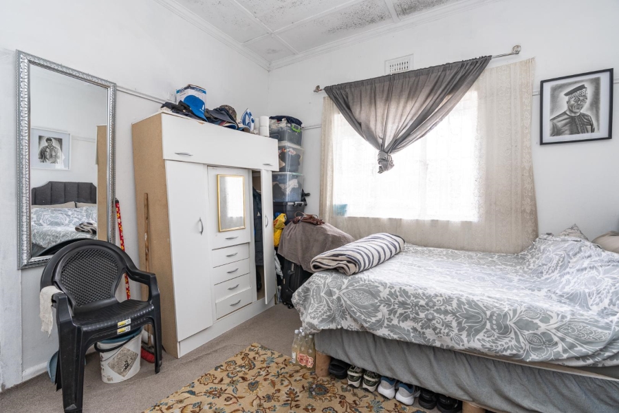 8 Bedroom Property for Sale in Maitland Western Cape